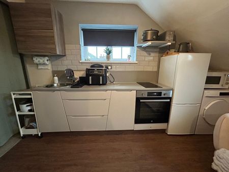 The Village, Kidderminster, Chaddesley Corbett - Photo 2