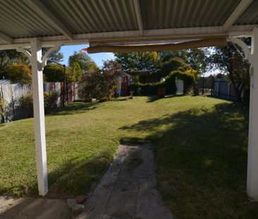 FANTASTIC VILLAGE HOME - Photo 2