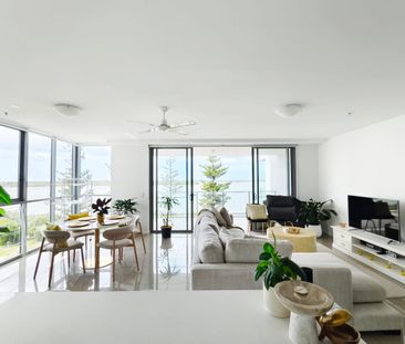 Spacious 2-Bedroom Apartment with Broadwater Views - Photo 1