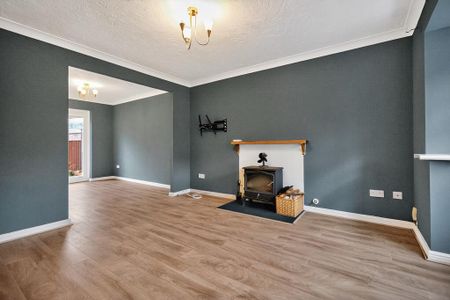 4 bedroom detached house to rent - Photo 2