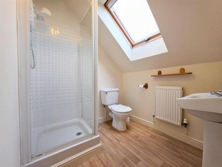 3 bedroom semi-detached house to rent - Photo 5