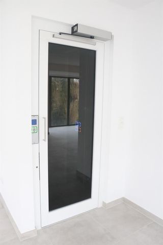 Zeer ruim duplex appartement met 3 slaapkamers - Photo 3