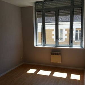 Location Appartement 3 pièces 65 m² Châtillon-sur-Indre - Photo 3