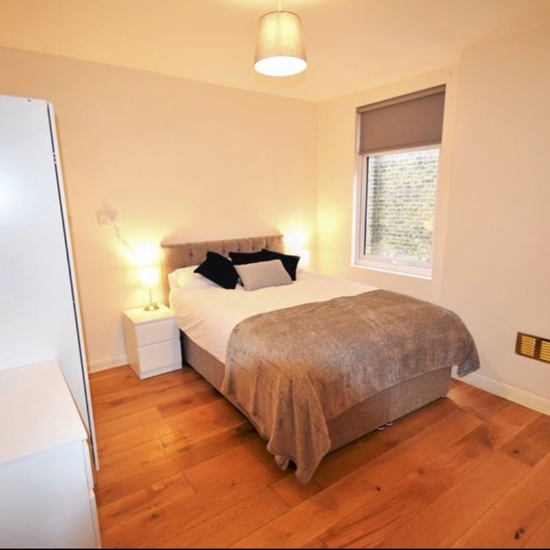 Room in a Shared House, Worple Road, SW20 - Photo 1