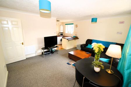 2 bedroom ground floor maisonette to rent - Photo 2