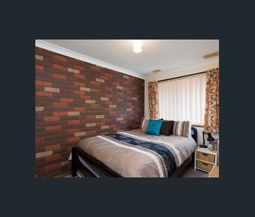 Comfortable Living in a Convenient Lilydale Location - Photo 3