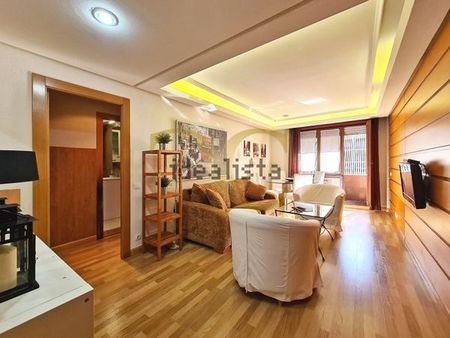 Alquiler de piso en Calle Gil de Jaz - Photo 2