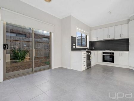 Stylish Comfort Meets Convenience - Photo 4