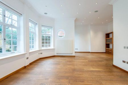 4 bedroom flat to rent - Photo 4
