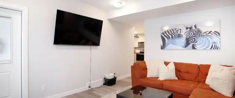 Furnished 2 bedroom Legal Walkout Basement in North-West Calgary | Calgary - Photo 1