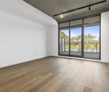 Style, Privacy, and Riverfront views - Photo 1