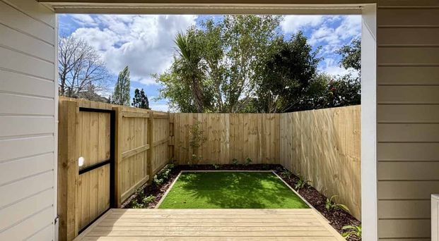 Brand-New 3-Bedroom Townhouse in Glen Eden - Photo 1