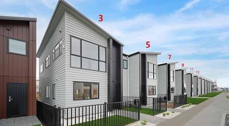 Stunning Four Bedroom Townhouse - Photo 3