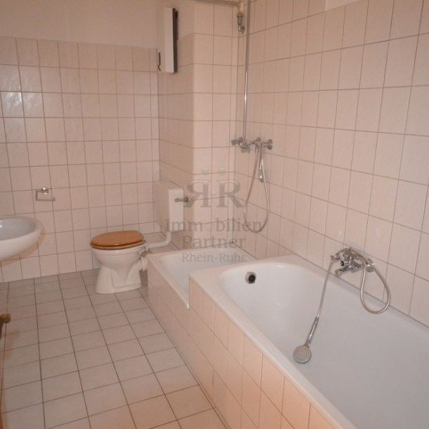 Schöne und gemütliche Wohnung im DG ! - Photo 1