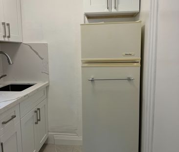 For Lease - 347 Walmer Road Unit# Studio, Toronto, Ontario - Photo 2