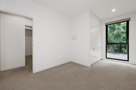 Stunning Apartment at Riverwood! 3 bedroom, 2 bathroom & 2 car parks & Huge Terrace! - Photo 4