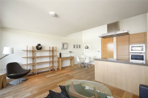 Bazalgette Court, Great West Road, London, W6 flat to rent - Photo 1