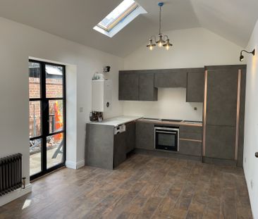 2 bed Detached Bungalow in Eldon Villas 13 Eldon Road, Walthamstow,... - Photo 6