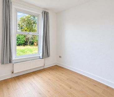 1 Bed Flat, Hampton Road, E7 - Photo 2