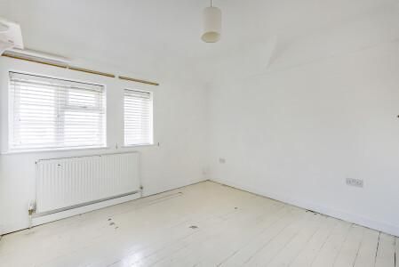 3 bedroom end of terrace house to rent - Photo 5