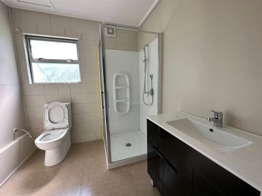 Tidy 2 bedroom unit! - Photo 1