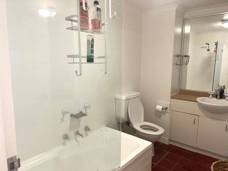 Fully Furnished Apartment at the Oaks Goldsbrough! - Photo 4