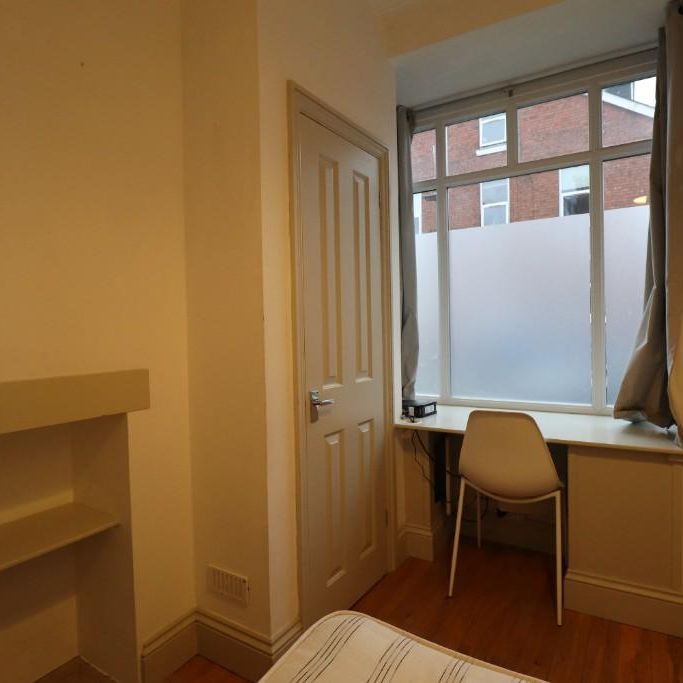4 bedroom house share for rent in Daisy Road, Birmingham, B16 - Photo 1