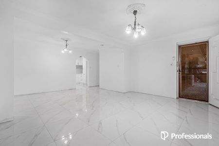 Stunning Renovated Family Home in the Heart of Koondoola - Photo 2