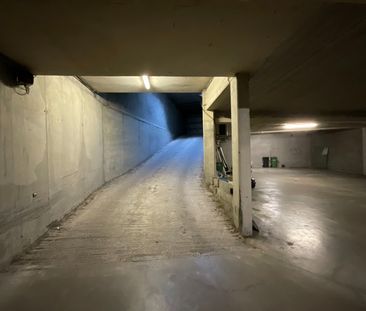 Centraal gelegen appartement met 2 slaapkamers en ondergrondse staanplaats - Photo 4