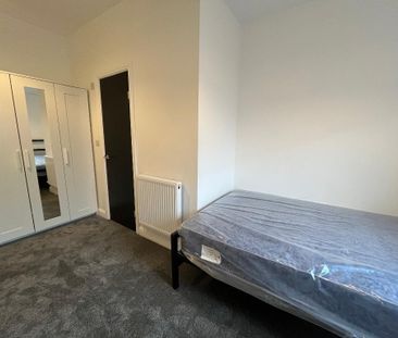4 bedroom terraced house to rent - Photo 5