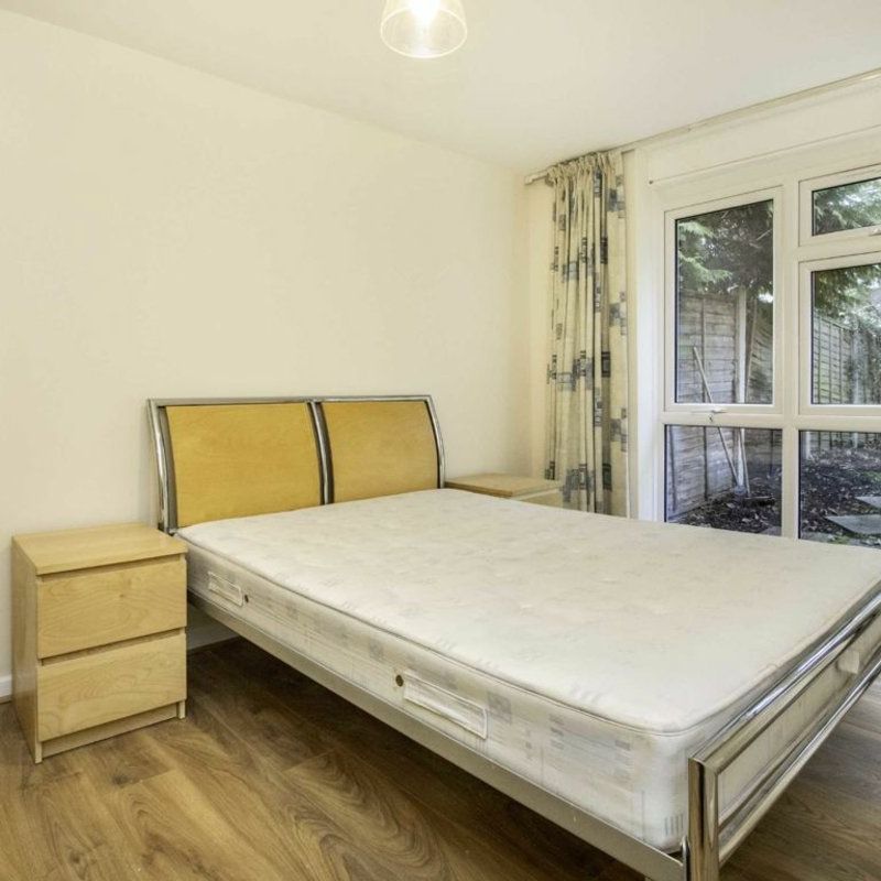 Lanark Close - Photo 1