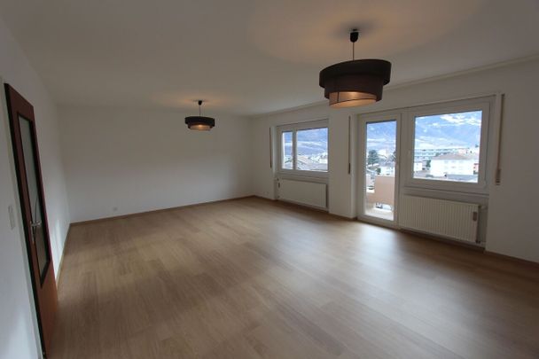 4.5-ROOM APARTMENT ON THE HIGH GROUNDS OF SIERRE - Photo 1