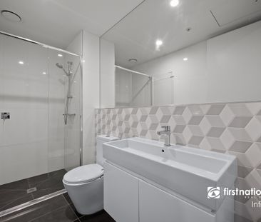 Excellent Location, Great size, Convenience is the key - Photo 1