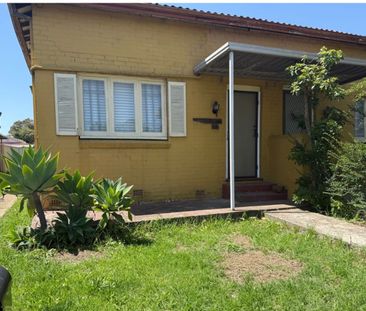 QUIET STREET.... * 1 WEEK FREE RENT* - Photo 6