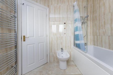 6 bedroom detached house to rent - Photo 3