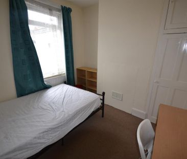 3 bedroom terraced house to rent - Photo 3