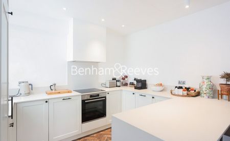 4 Bedroom house to rent in Albert Mews, Kensington, W8 - Photo 3