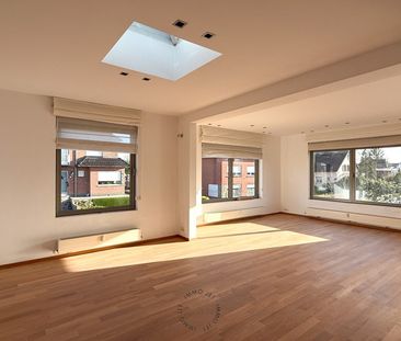 Ruime bel-etagewoning met 3 slaapkamers, tuin en garage - Photo 4