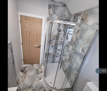 1 bedroom in a house share to rent - Photo 6