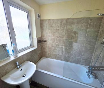 4 bedroom flat to rent - Photo 5