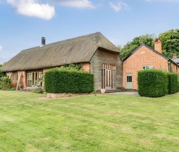 A charming thatched barn conversion in Wherwell. - Photo 3