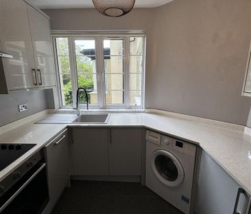 2 Bedroom Flat - Photo 2