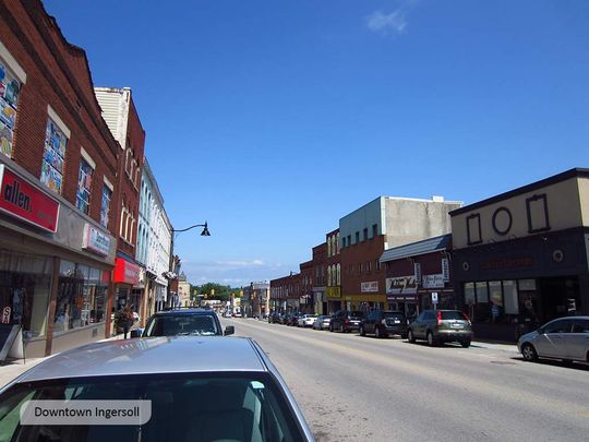 Three Bedroom Townhouse - Photo 1