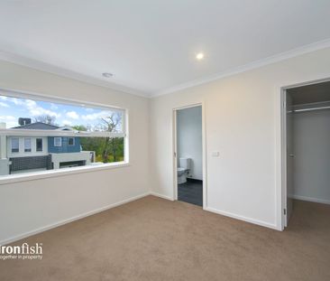 DON'T MISS IT! HIGH QUALITY 4 BEDROOMS TOWNHOUSE! - Photo 2