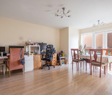 2 bedroom ground floor flat to rent - Photo 2