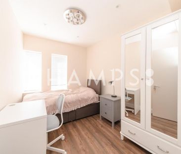 4 bedroom flat to rent - Photo 2