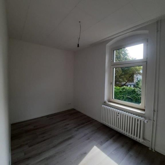 **Frisch saniert** 3-Zimmer Wohnung im 1.Obergeschoss - Foto 1