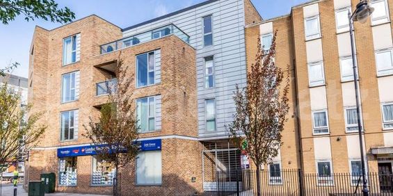 spacious 2 bedroom property within a modern development close to Angel - Photo 3