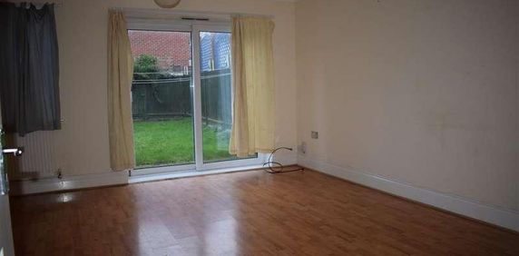 Church Hill, Loughton, IG10 - Photo 2