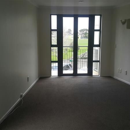 PAPATOETOE - Shirley Road 3 Bedroom Townhouse - Photo 1